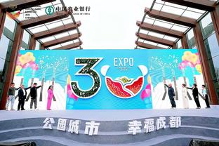 85 Quốc Thanh gặp lại sau 18 năm, ngày 31 tháng 12 tại Lâm Nghi thi đấu bóng đá Ngôi Sao Tụ Hội